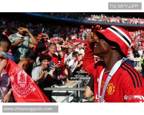 哈维西蒙斯的崛起之路：从青训天才到足球场上的耀眼明星